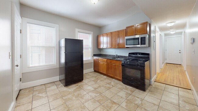 18 Rowell St in Boston, MA - Foto de edificio - Building Photo