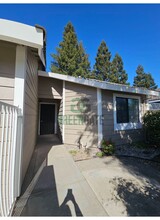 3549 Thomas More Way in Modesto, CA - Building Photo - Building Photo