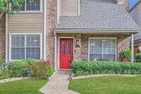 17715 Windflower Way in Dallas, TX - Foto de edificio - Building Photo