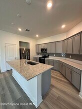 715 Hatton Ln SE in Palm Bay, FL - Building Photo - Building Photo
