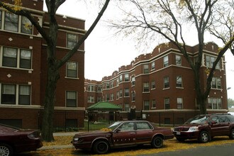 6415 N Greenview Ave in Chicago, IL - Foto de edificio - Building Photo