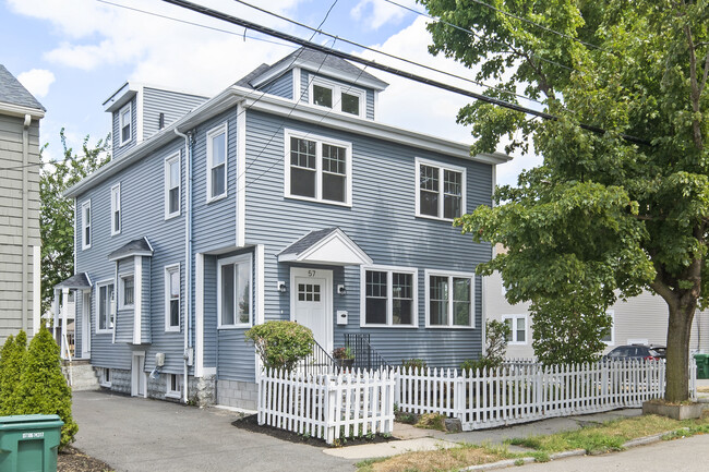57 Yale St in Medford, MA - Foto de edificio - Building Photo