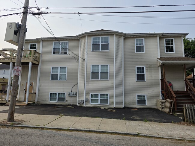 16 Carr St, Unit 2nd Floor