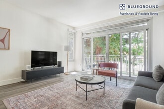 2400 W El Camino Real in Mountain View, CA - Building Photo - Building Photo