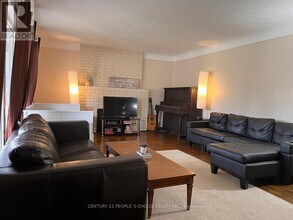 26 Larchwood Dr in St Catharines, ON - Building Photo - Building Photo