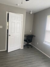 208 Hill St, Unit C in Prairie View, TX - Building Photo - Building Photo