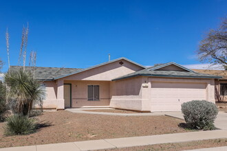 10205 E Rainbow Meadow Dr in Tucson, AZ - Building Photo - Building Photo