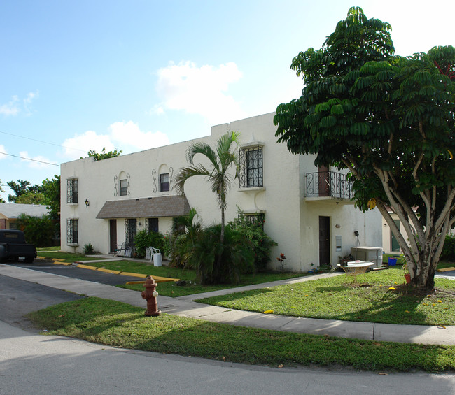 401 SE 20th St in Fort Lauderdale, FL - Foto de edificio - Building Photo