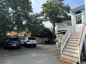 21 Pope St in Newport, RI - Building Photo