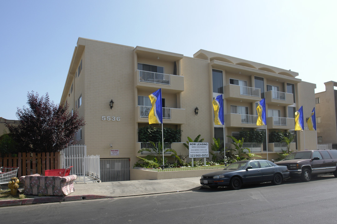 Sierra Vista Regency in Los Angeles, CA - Foto de edificio