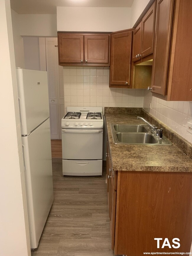 540 W Roscoe St, Unit 385 in Chicago, IL - Building Photo - Building Photo