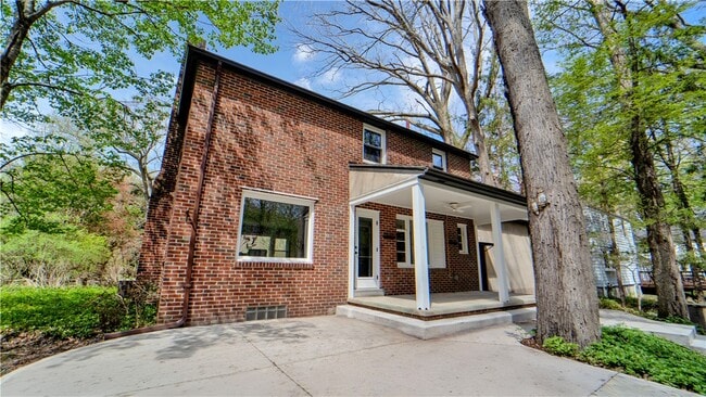 property at 288 Oakridge Dr