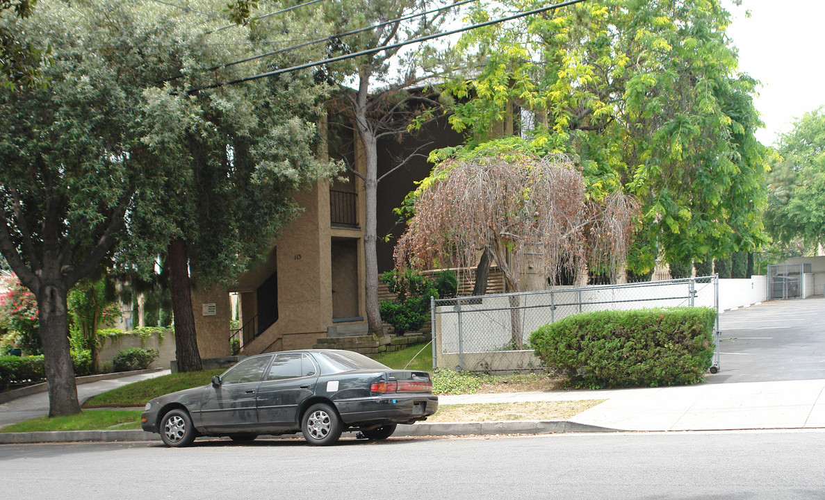 113 N Grand Oaks Ave in Pasadena, CA - Foto de edificio