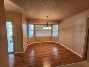 7009 Christina Ln in Garland, TX - Foto de edificio - Building Photo
