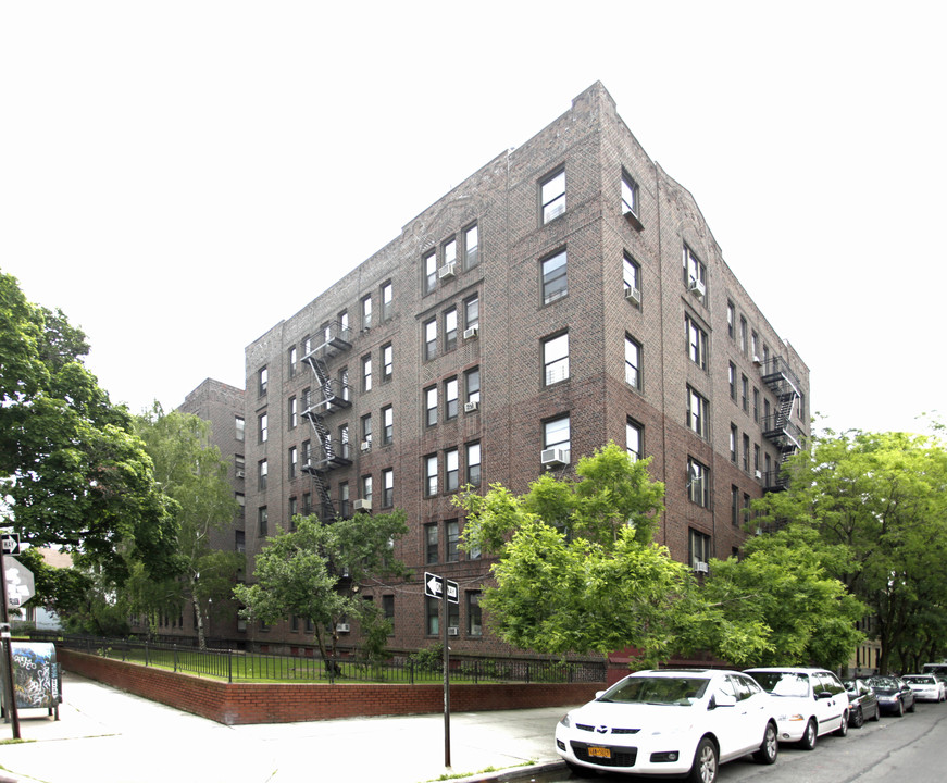 2-24 HINCKLEY Pl in Brooklyn, NY - Building Photo