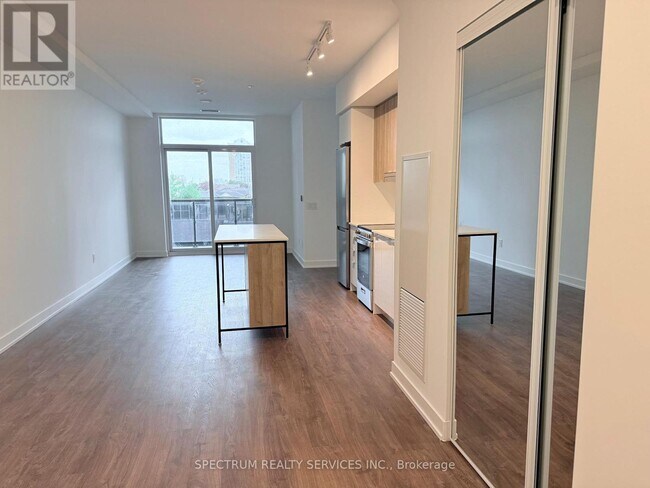 5081 Hurontario St in Mississauga, ON - Building Photo - Building Photo