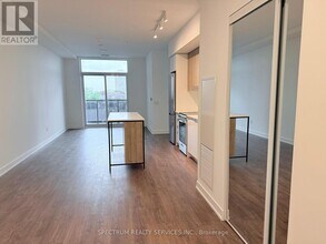 5081 Hurontario St in Mississauga, ON - Building Photo - Building Photo