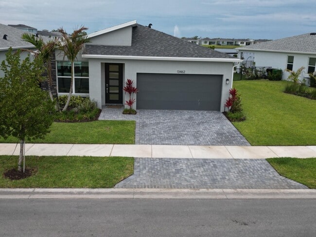 13462 SW Bally Dr in Port St. Lucie, FL - Building Photo - Building Photo
