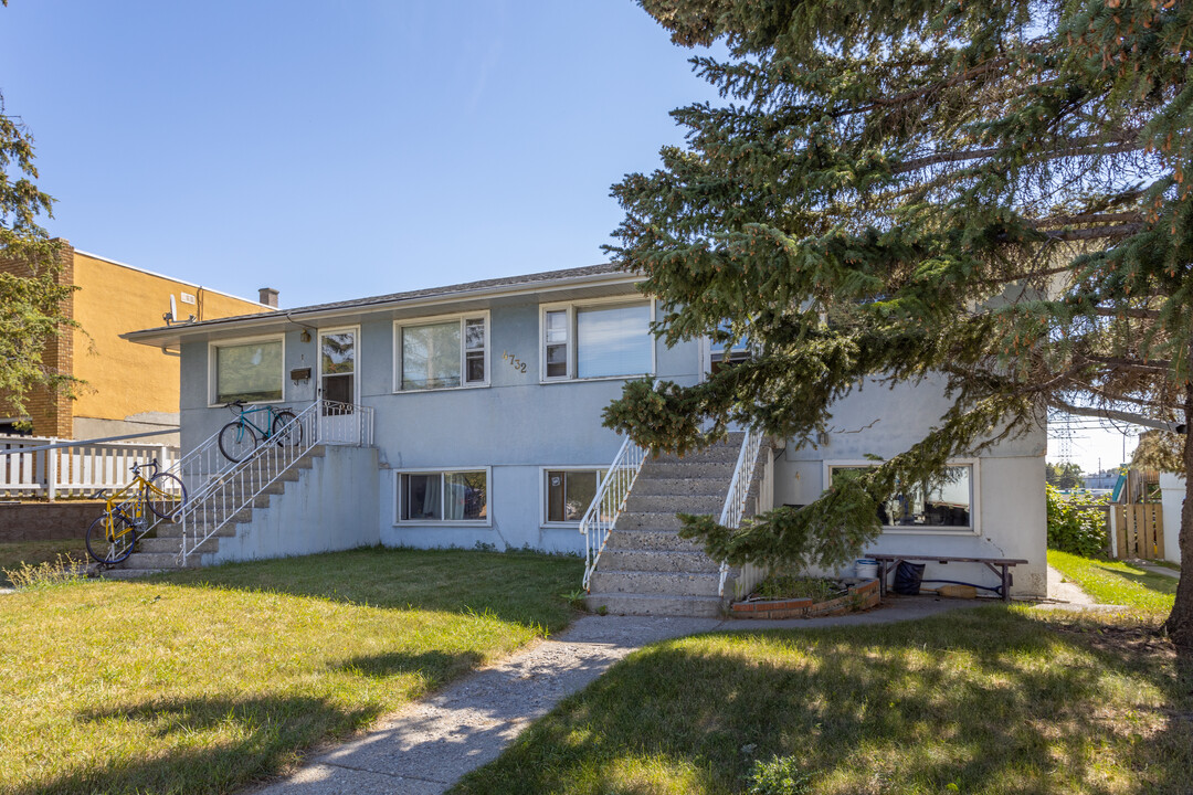 4728 Stanley Rd SW in Calgary, AB - Building Photo