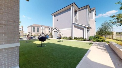 24002 Colonial Pkwy in Katy, TX - Building Photo - Building Photo