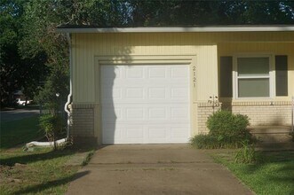 2121 N Alexander St in Sherman, TX - Building Photo - Building Photo