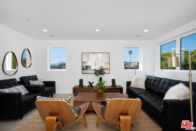 945 N Oxford Ave in Los Angeles, CA - Building Photo - Building Photo