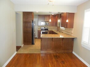 2021 Stratford Rd in Lawrence, KS - Building Photo - Building Photo