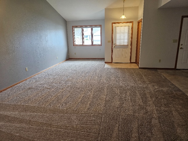 1523 Pohl Rd in Mankato, MN - Building Photo - Building Photo