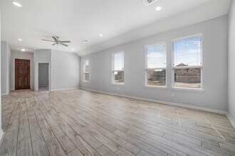 925 Centerra Hills Cir in Round Rock, TX - Building Photo - Building Photo