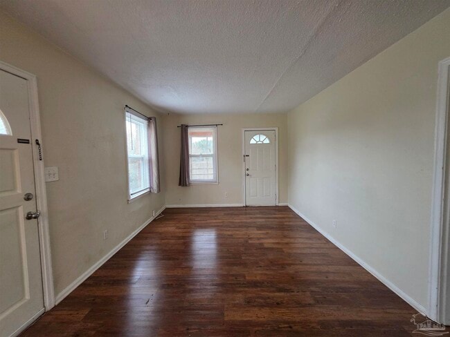 203 SE Syrcle Dr in Pensacola, FL - Building Photo - Building Photo