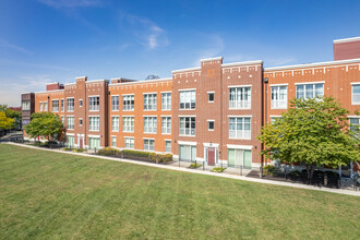 Eastgate Village in Chicago, IL - Building Photo - Building Photo