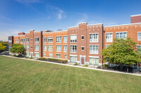 Eastgate Village in Chicago, IL - Building Photo - Building Photo