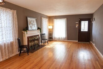 8829 Bridgeport Ave in Brentwood, MO - Foto de edificio - Building Photo