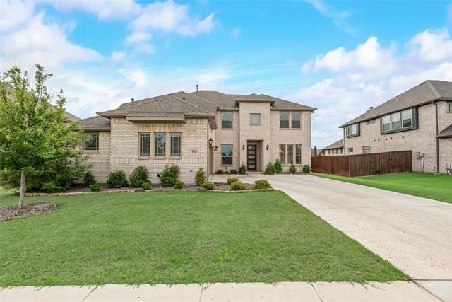 1042 Elmwood Dr in Justin, TX - Building Photo