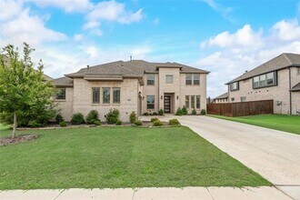 1042 Elmwood Dr in Justin, TX - Building Photo - Building Photo