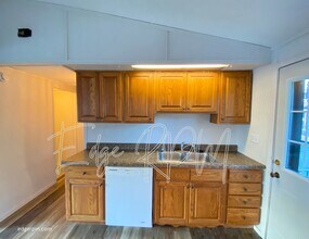 220 9th St SW in Waverly, IA - Building Photo - Building Photo