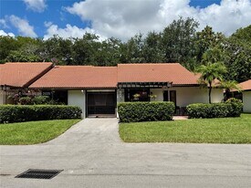 7049 Marlberry Ln in Tamarac, FL - Building Photo
