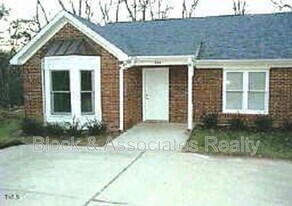 404 Creekway Dr in Fuquay Varina, NC - Building Photo