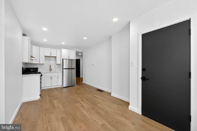 property at 2239 W Oxford St