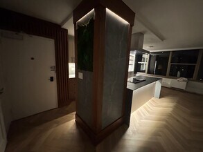 360 W Wellington Ave, Unit 17E in Chicago, IL - Foto de edificio - Building Photo