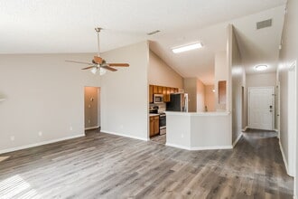 596 Artesian Ln in Orange Park, FL - Foto de edificio - Building Photo