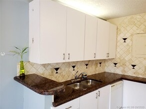 8913 NW 28th Dr in Coral Springs, FL - Building Photo - Building Photo