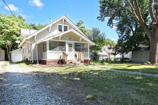 1113 Douglas Ave in Des Moines, IA - Building Photo - Building Photo