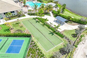 201 Indies Dr E in Naples, FL - Building Photo - Building Photo