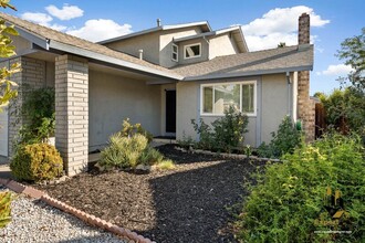 3640 Comanche Way in Sacramento, CA - Building Photo - Building Photo