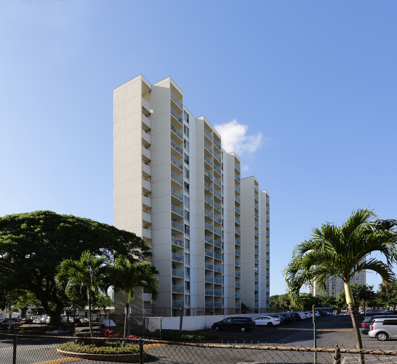 Kalanihuia in Honolulu, HI - Building Photo