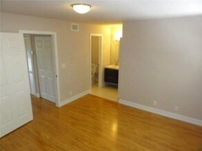 765 Crystal Lake Dr-Unit -16H in Pompano Beach, FL - Building Photo - Building Photo