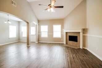 1063 Shadow Glenn Dr in Conroe, TX - Building Photo - Building Photo