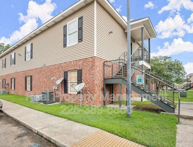 31855 LA-16 in Denham Springs, LA - Building Photo - Building Photo