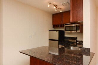 630 W Wrightwood Ave in Chicago, IL - Building Photo - Building Photo